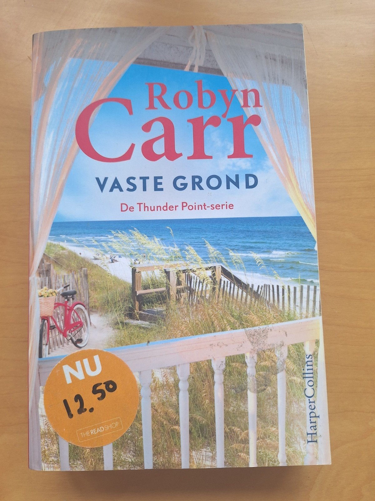 Robyn Carr - Vaste grond, Ophalen of Verzenden, Zo goed als nieuw, Robyn Carr