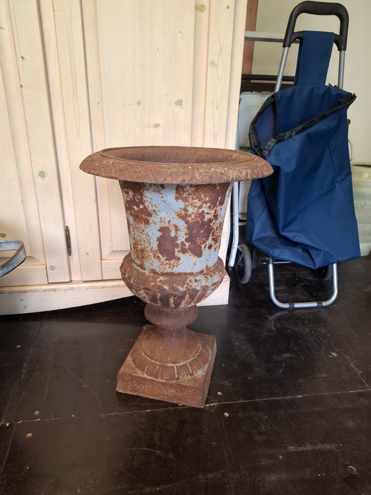 Antieke gietijzeren plantenbak / urn, Ophalen, Gebruikt