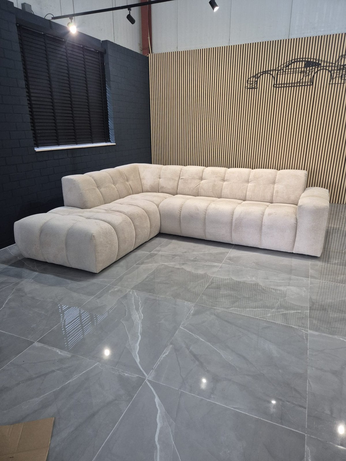 Foto 3 van Nieuwe hoekbank van 1.999,- voor 999,- 280x220cm SAMPLE SALE