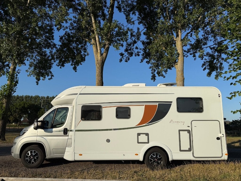 Complete Bürstner Lyseo Harmony Line T 727, 2019, 48.325 km, Luifel, Chemisch toilet, Fiat, Particulier
