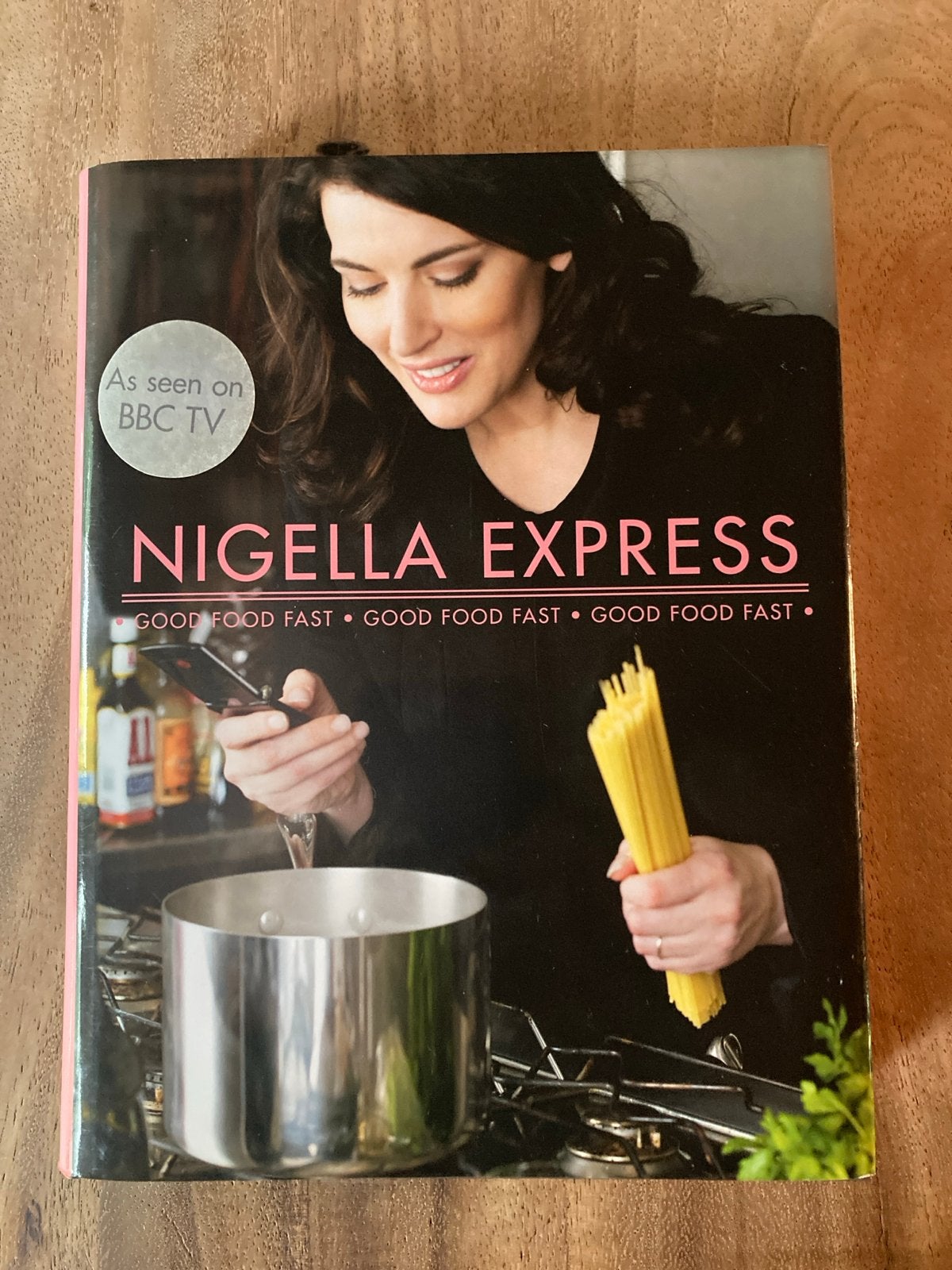 Nigella Lawson - Nigella Express Kookboek, Boeken, Verzenden, Zo goed als nieuw, Europa, Voorgerechten en Soepen
