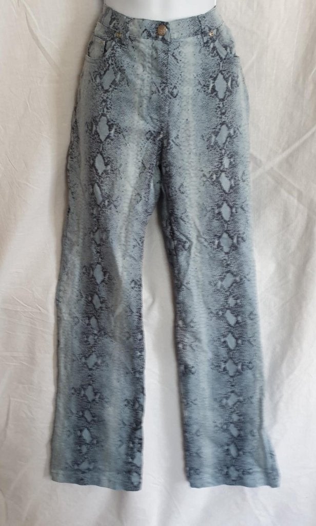 Stoere broek. slangen print. Mt 38. Merk Woman Wardrobe, Blauw, ., Ophalen of Verzenden, Zo goed als nieuw