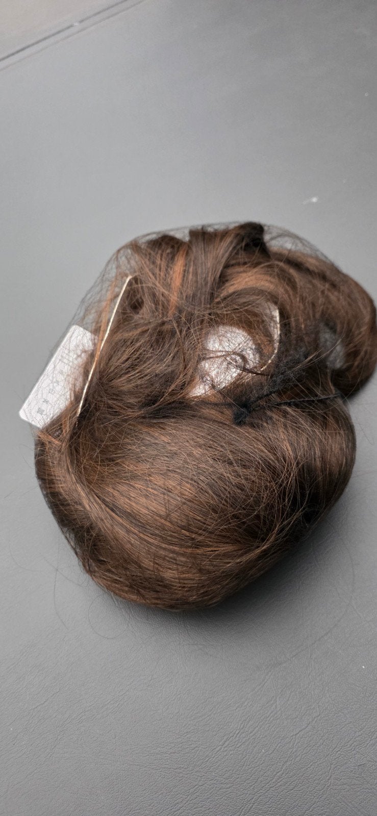 Bruine pruik met wig cap - Nieuw, Verzenden, Nieuw, Pruik of Haarverlenging