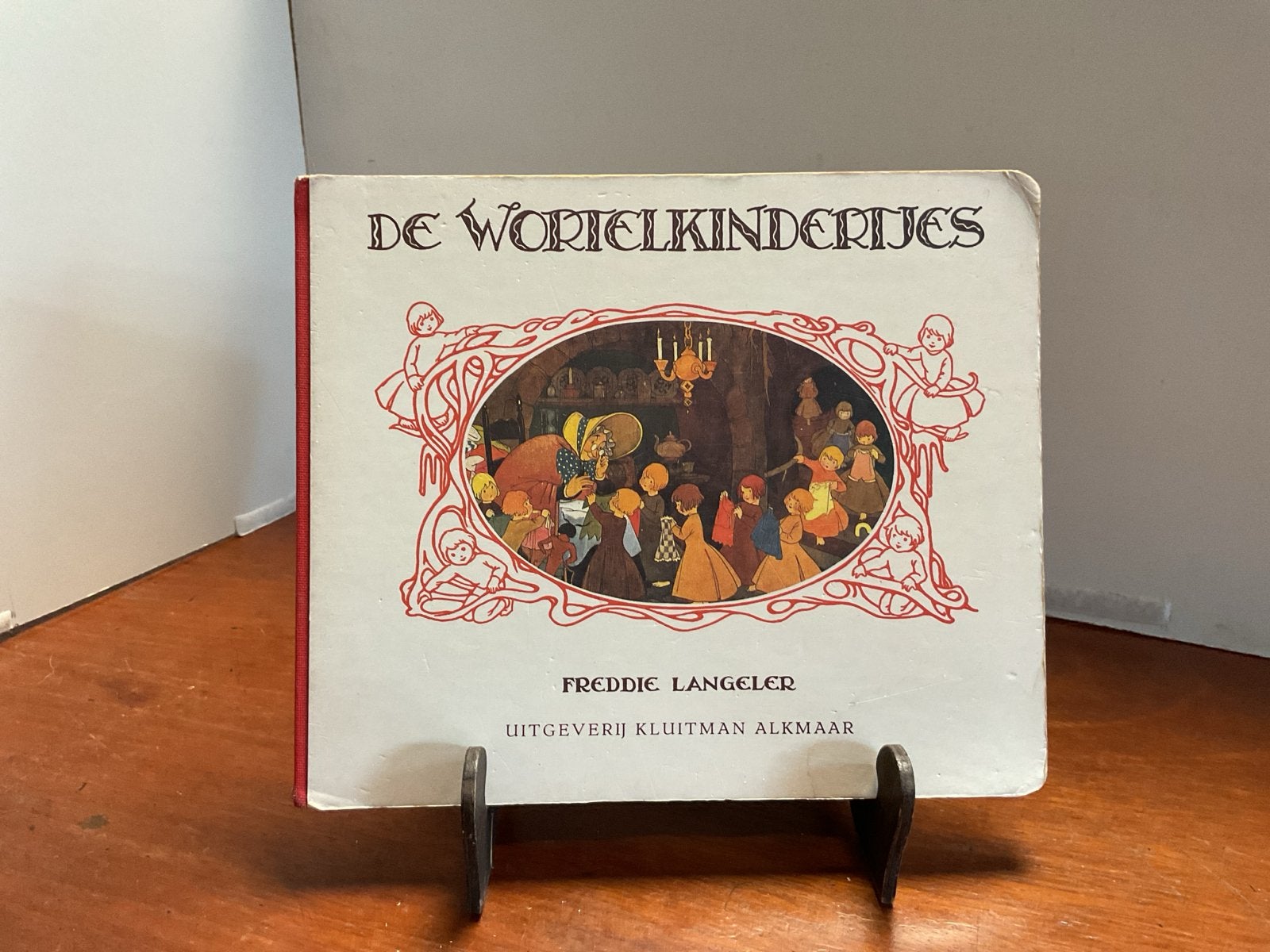 De Wortelkindertjes - Klassiek Kartonnen Boekje, Gelezen, Jongen of Meisje, Ophalen of Verzenden, Voorleesboek