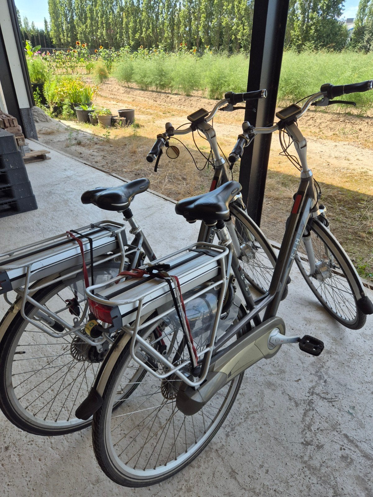 Twee gebruikte elektrische fietsen - ideaal voor opknap, Fietsen en Brommers, Elektrische fietsen, Overige merken, Minder dan 30 km per accu