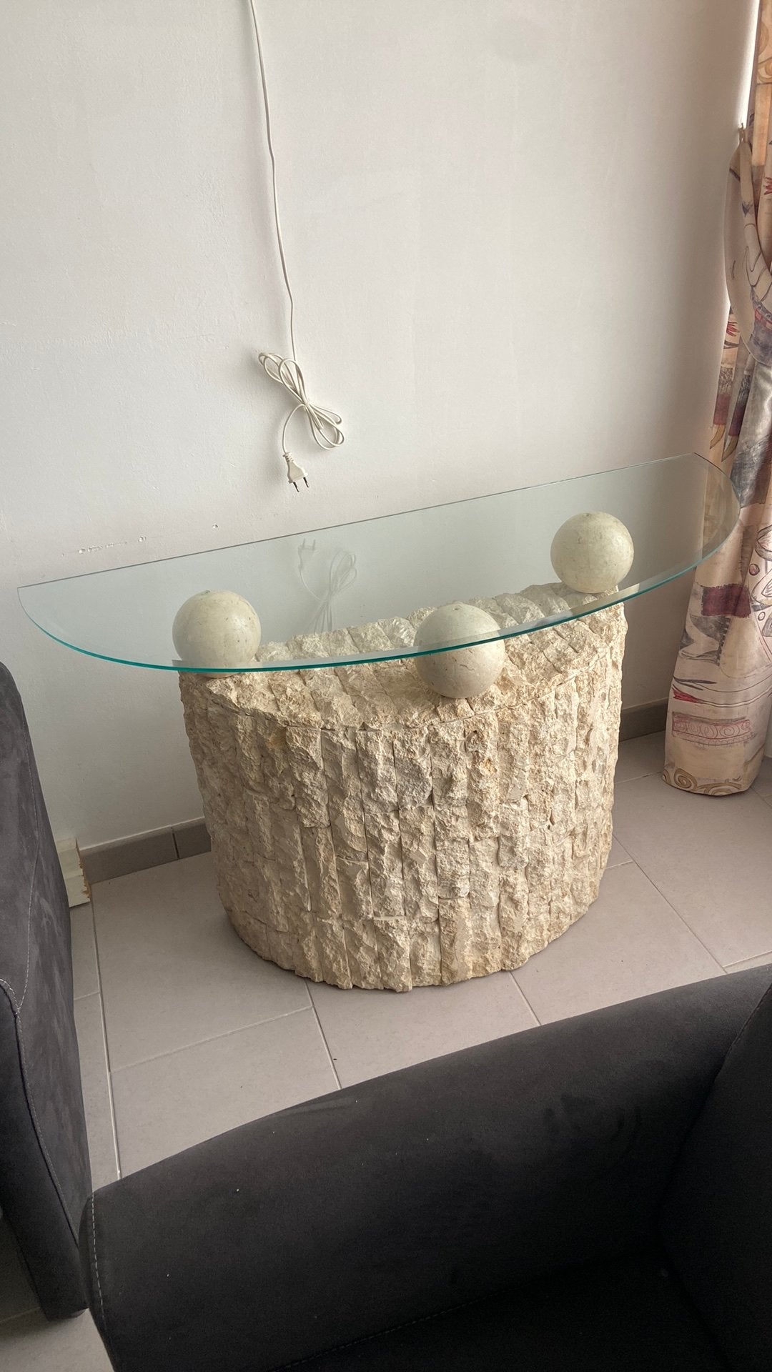 Unieke console tafel met glazen blad en stenen voet, Ophalen, Gebruikt, 100 tot 150 cm, Glas