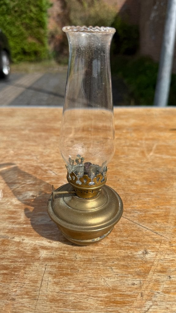 Vintage petroleumlamp / olielamp met glazen kap, Antiek en Kunst, Ophalen of Verzenden