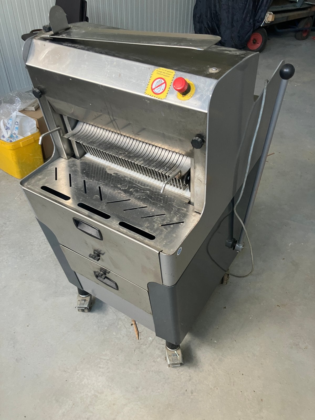2x broodsnijmachine, Ophalen