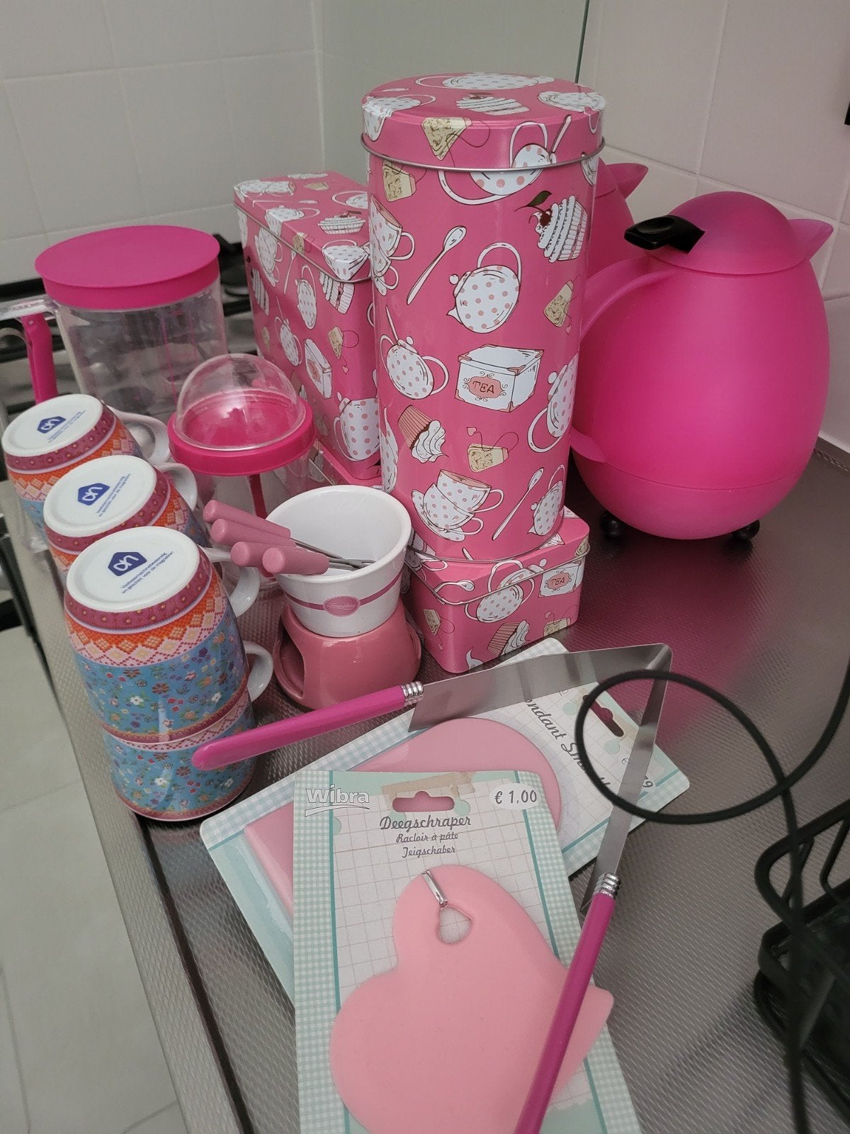 Mooie roze set: keukengerei, theepot, voorraadpotten, Theepot/fluitketel, Ophalen of Verzenden, Gebruikt, Roze