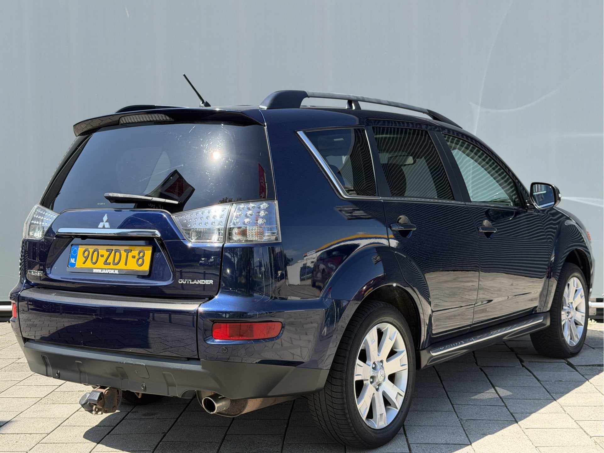 Mitsubishi Outlander BWJ 10-2012 | 2.0I 147 PK Edition Two A, Auto's, Zwart, 4 cilinders, Automatische klimaatregeling, Blauw