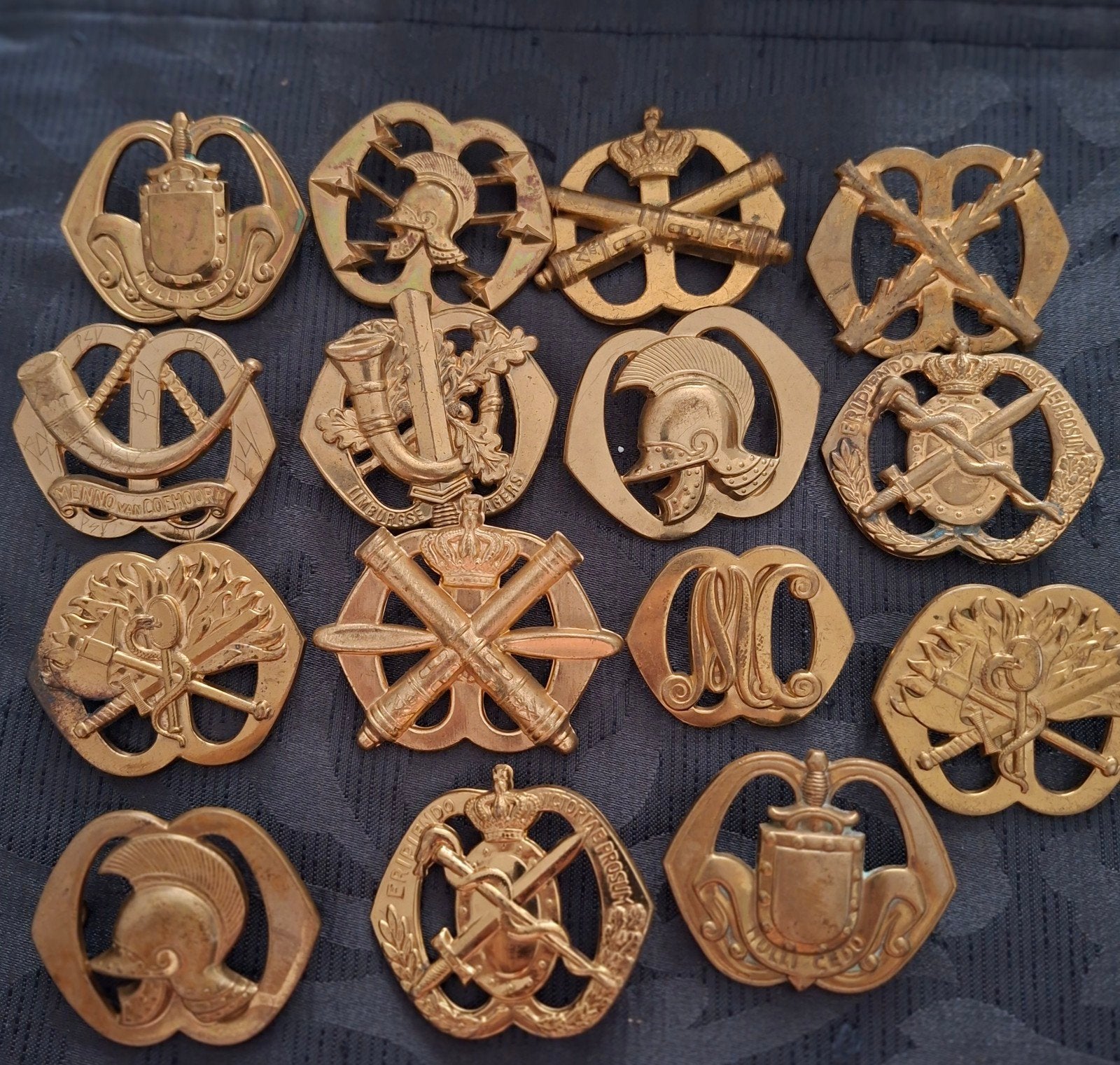 Lotje baretemblemen, Verzamelen, Militaria | Algemeen, Verzenden, Landmacht, Nederland, Embleem of Badge
