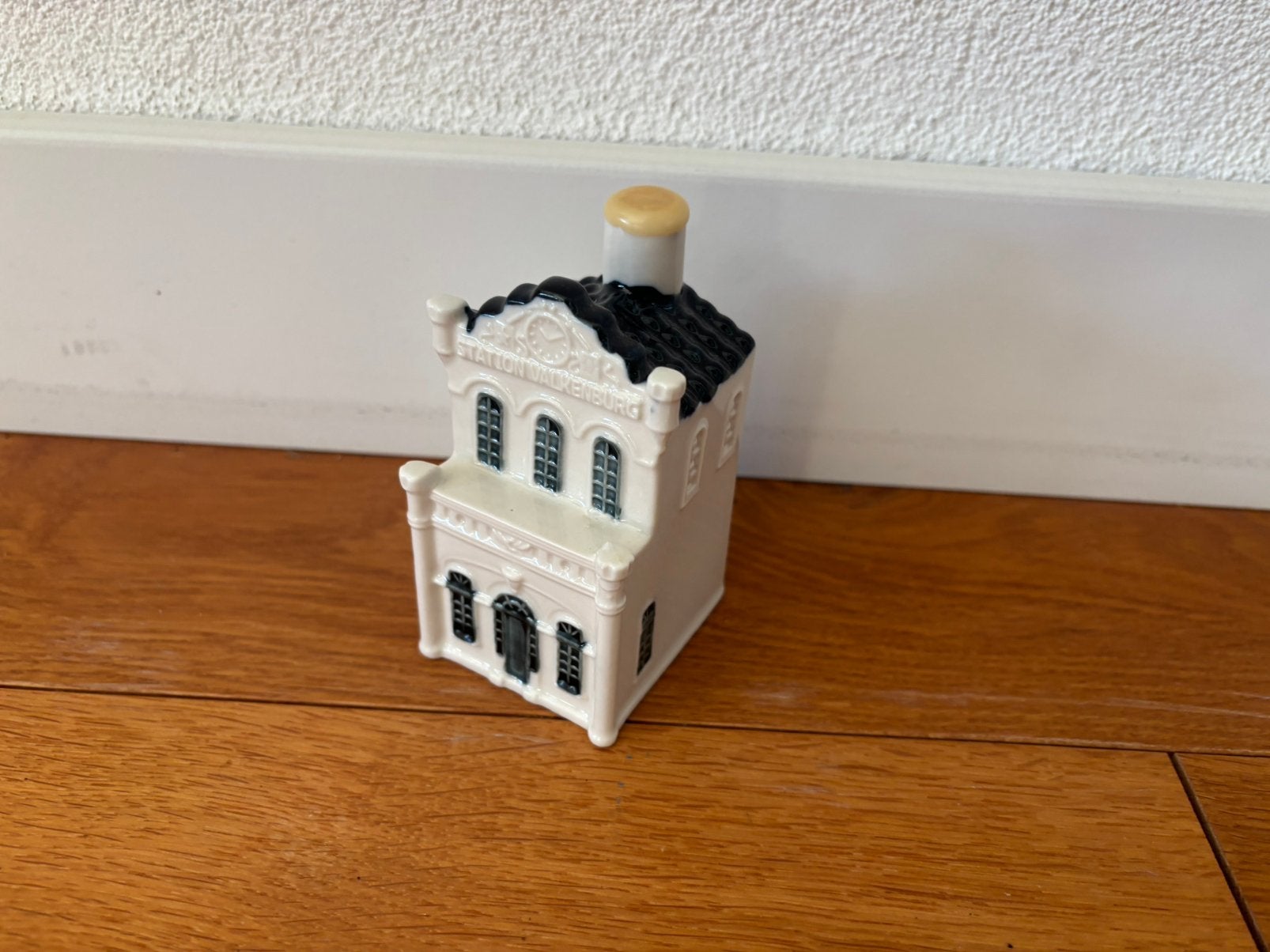 KLM huisje 104 (Gevuld en geseald), Verzamelen, Ophalen of Verzenden, Zo goed als nieuw, 81 t/m 91, Gevuld
