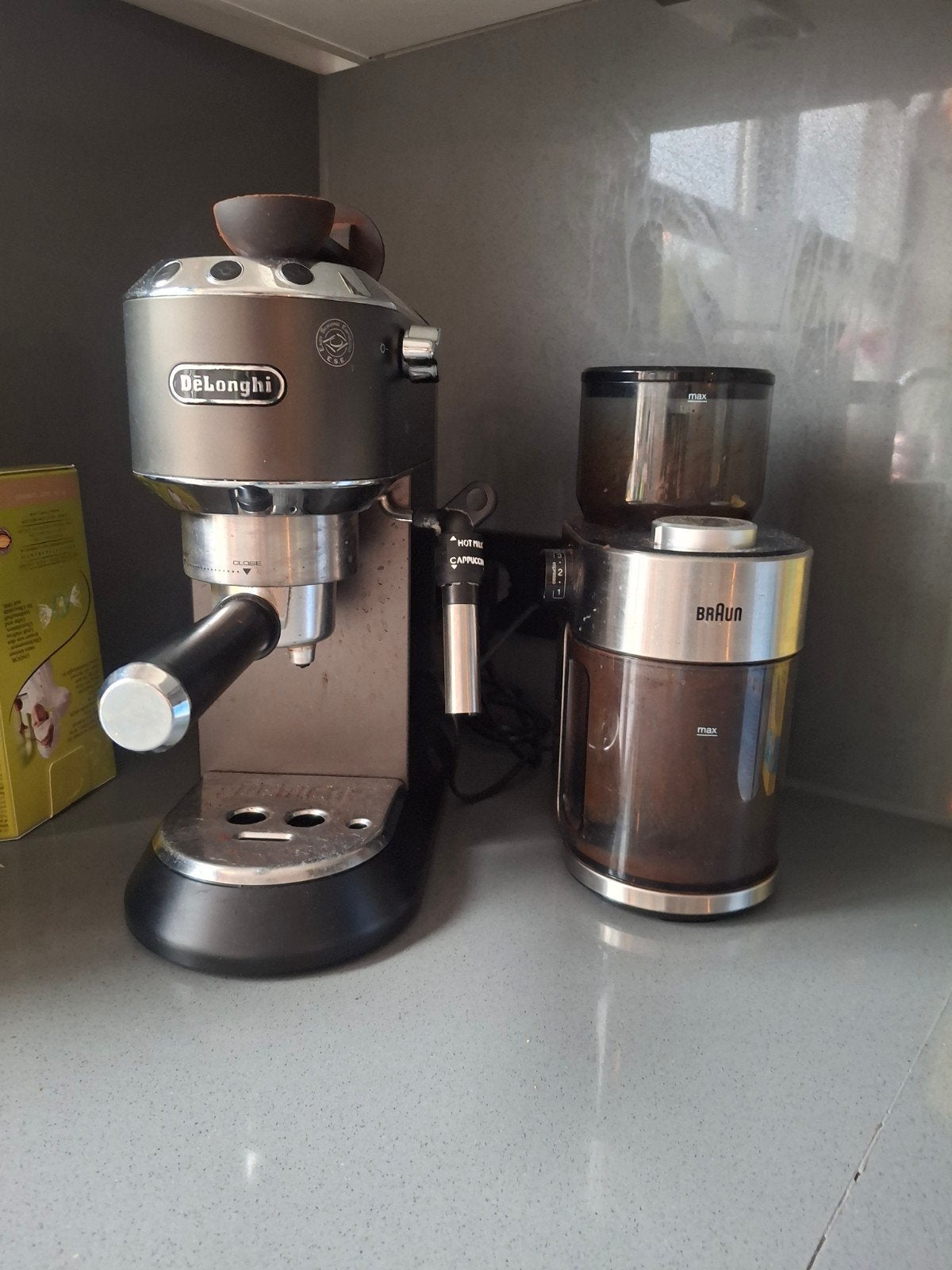 DeLonghi Dedica - Black + koffiemolen