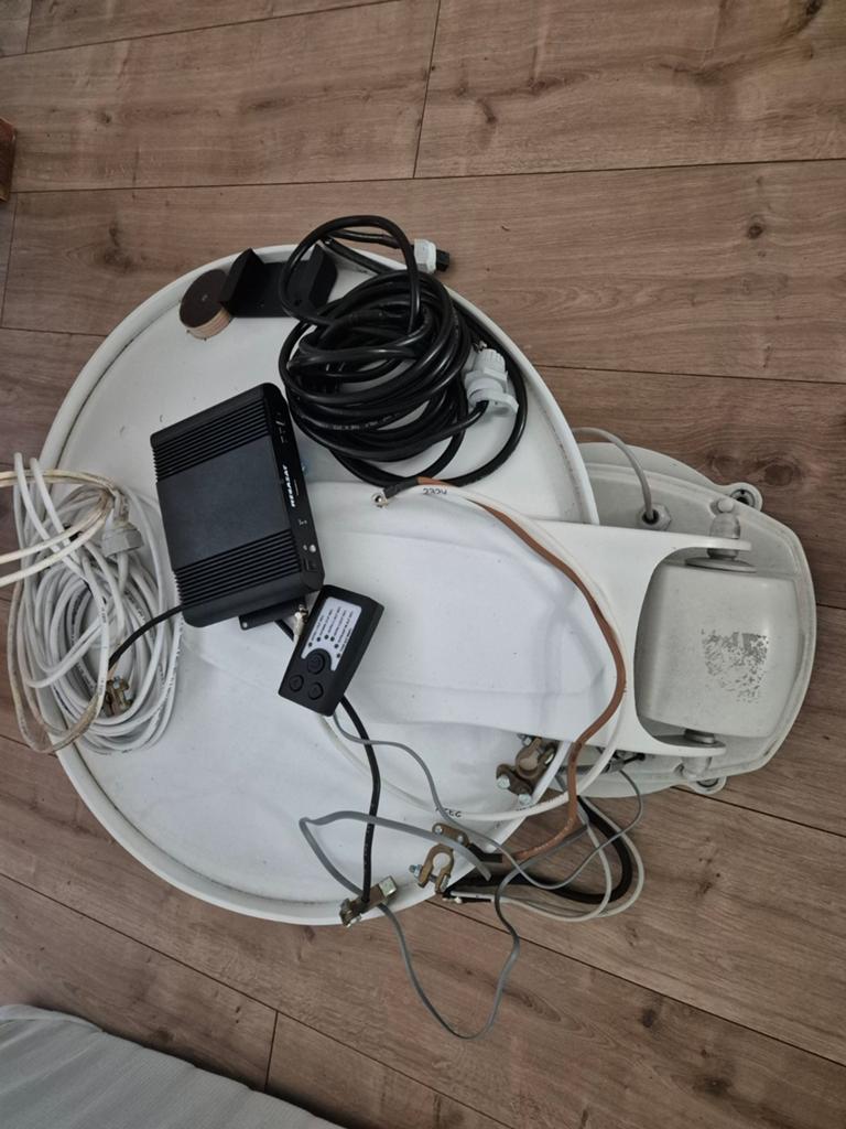 LED TV 12V met Megasat Caravanman 65 Pro GPS V2 set, Caravans en Kamperen, Ophalen