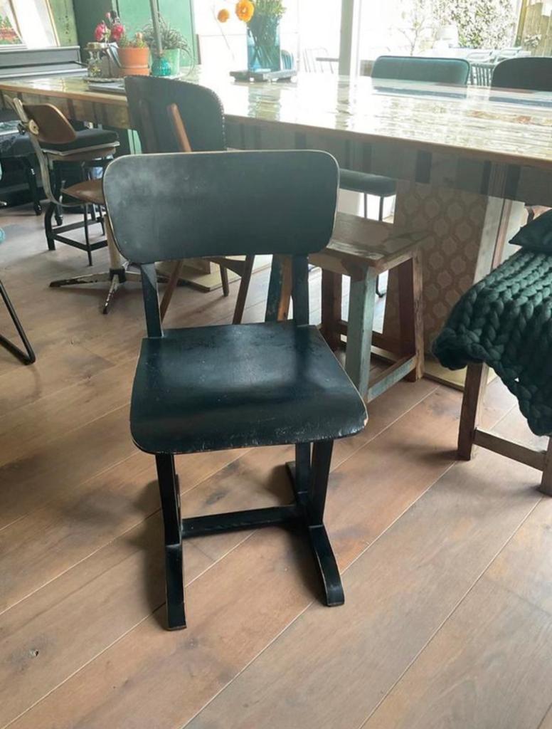 Schoolstoel VT Wonen hout zwart, Huis en Inrichting, Barkrukken, 1 kruk, Ophalen, Zo goed als nieuw, 60 tot 90 cm