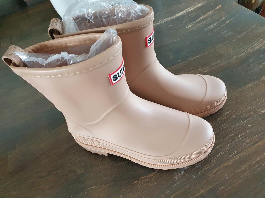 Nieuw korte laarzen Suisine beige, Meisje, Nieuw, Ophalen of Verzenden, Laarzen