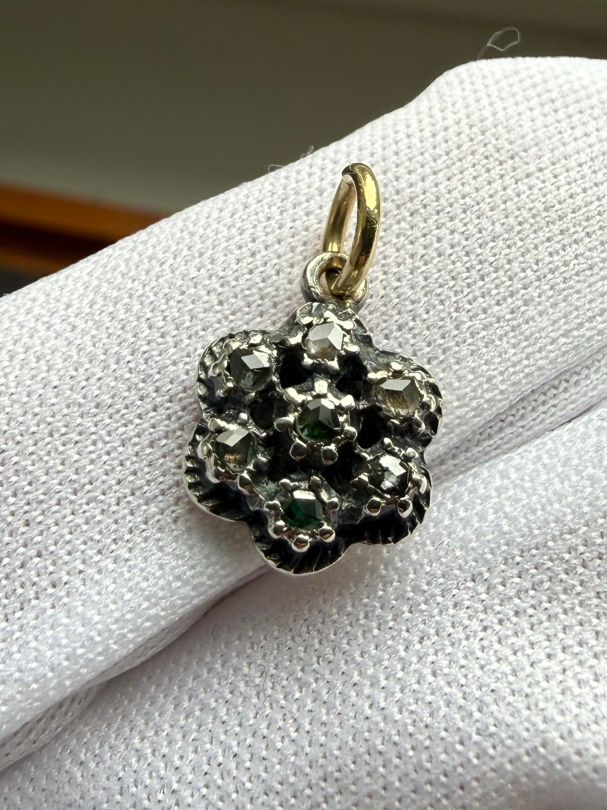 18 karaat gouden Hanger Bloem met Roosgeslepen Diamanten, Ophalen of Verzenden, Zo goed als nieuw, Zilver, Goud