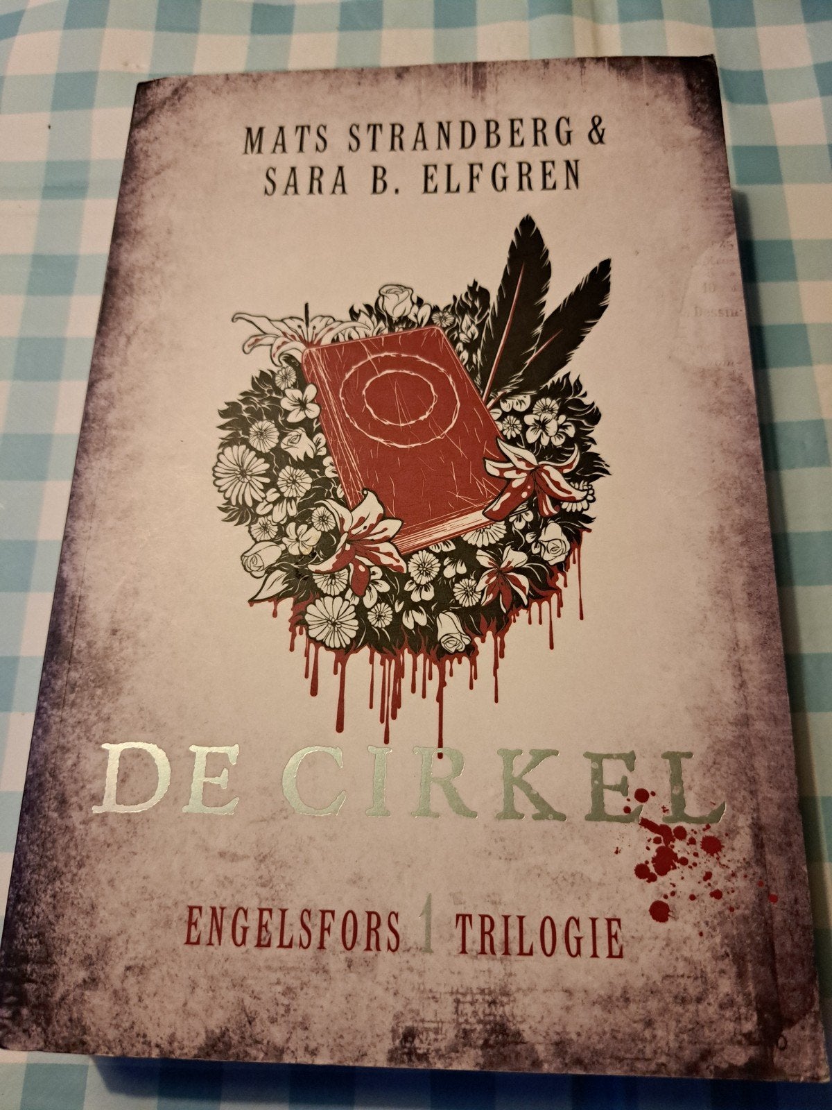 D: De Cirkel - Engelsfors Trilogie 1, Ophalen of Verzenden, Zo goed als nieuw, Mats Strandberg & Sara B. Elfgren, Europa overig