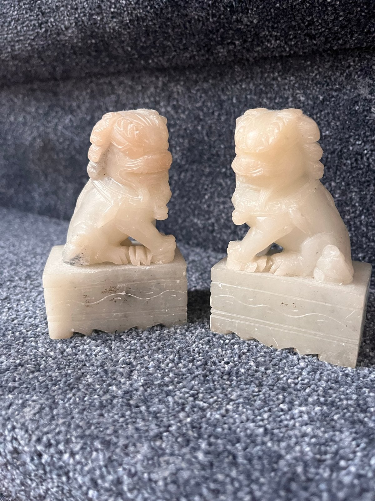 Set van 2 Chinese Foo Dog Beelden - Handgesneden Steen, Beige, Ophalen of Verzenden, Steen/keramiek, Oosters