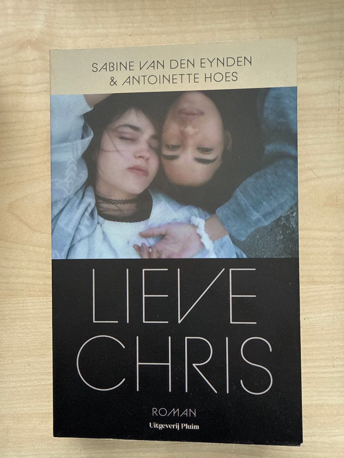 Lieve Chris - Sabine van den Eynden & Antoinette Hoes, Ophalen of Verzenden, Zo goed als nieuw