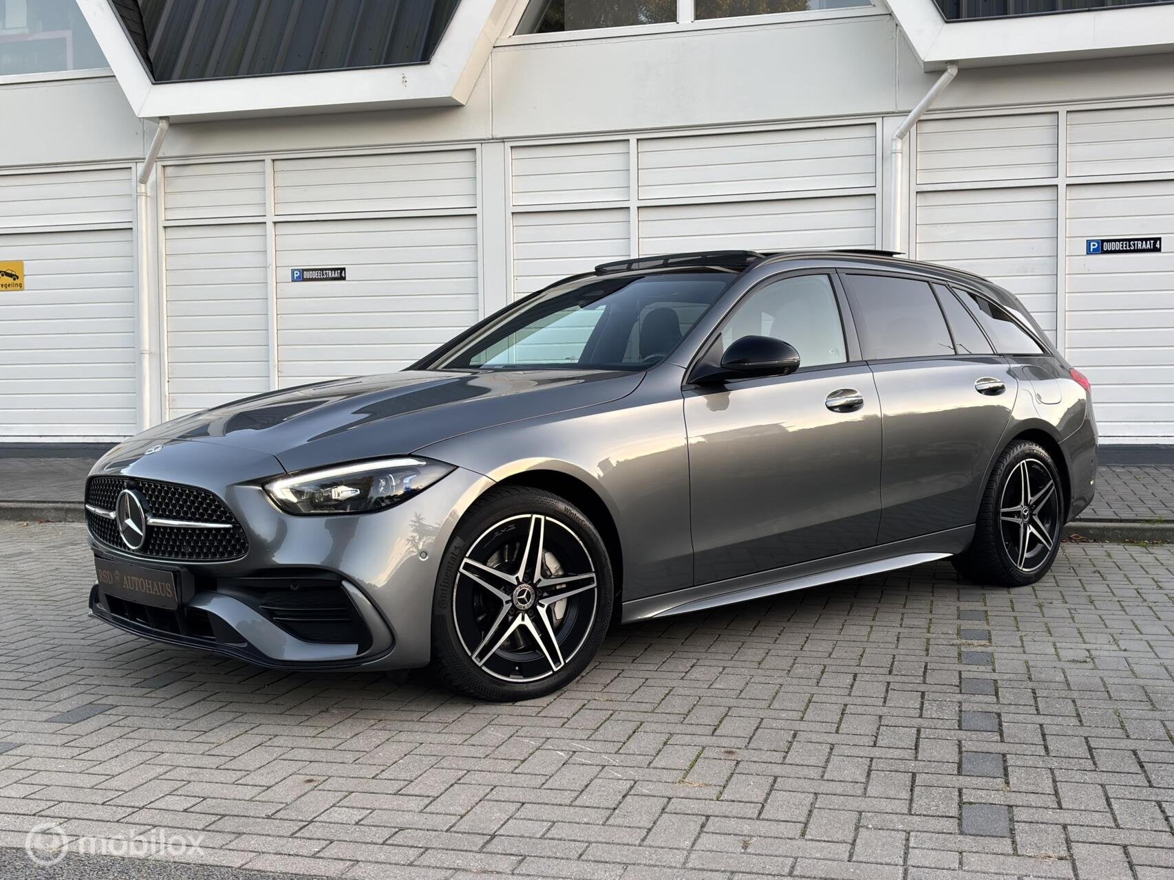 Mercedes C-klasse Estate 300 e AMG Pano luchtvering trekhaak, Auto's, Automaat, Achterwielaandrijving, Gebruikt, Zwart