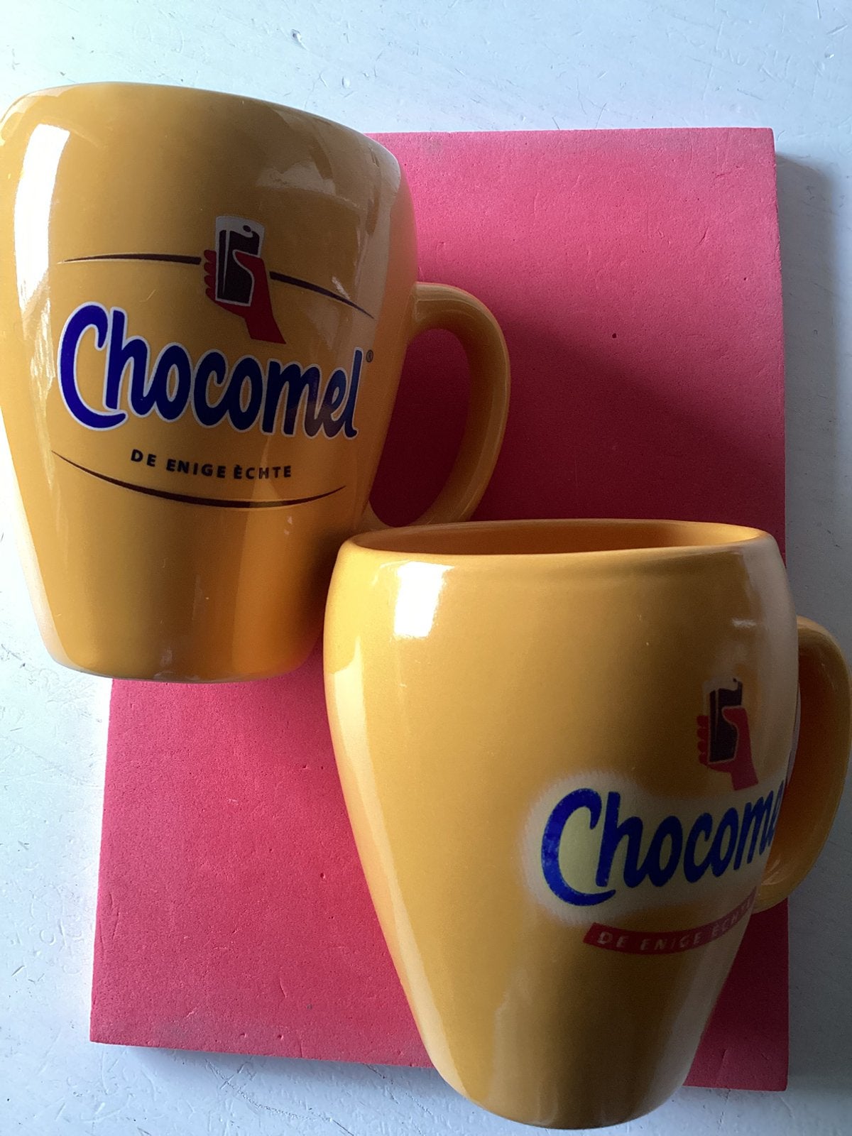 2 bekers/mokken chocomel (gele versie), Verzenden, Zo goed als nieuw, Gebruiksvoorwerp