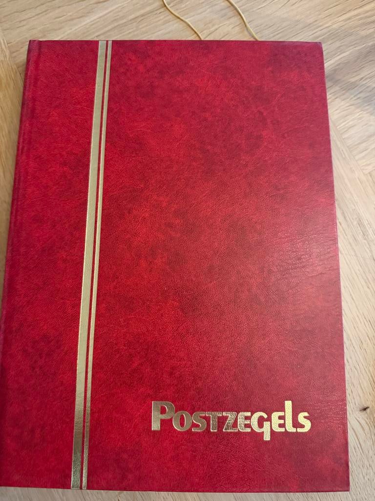 Map met buitenlandse postzegels, Ophalen of Verzenden, Overige landen, Gestempeld