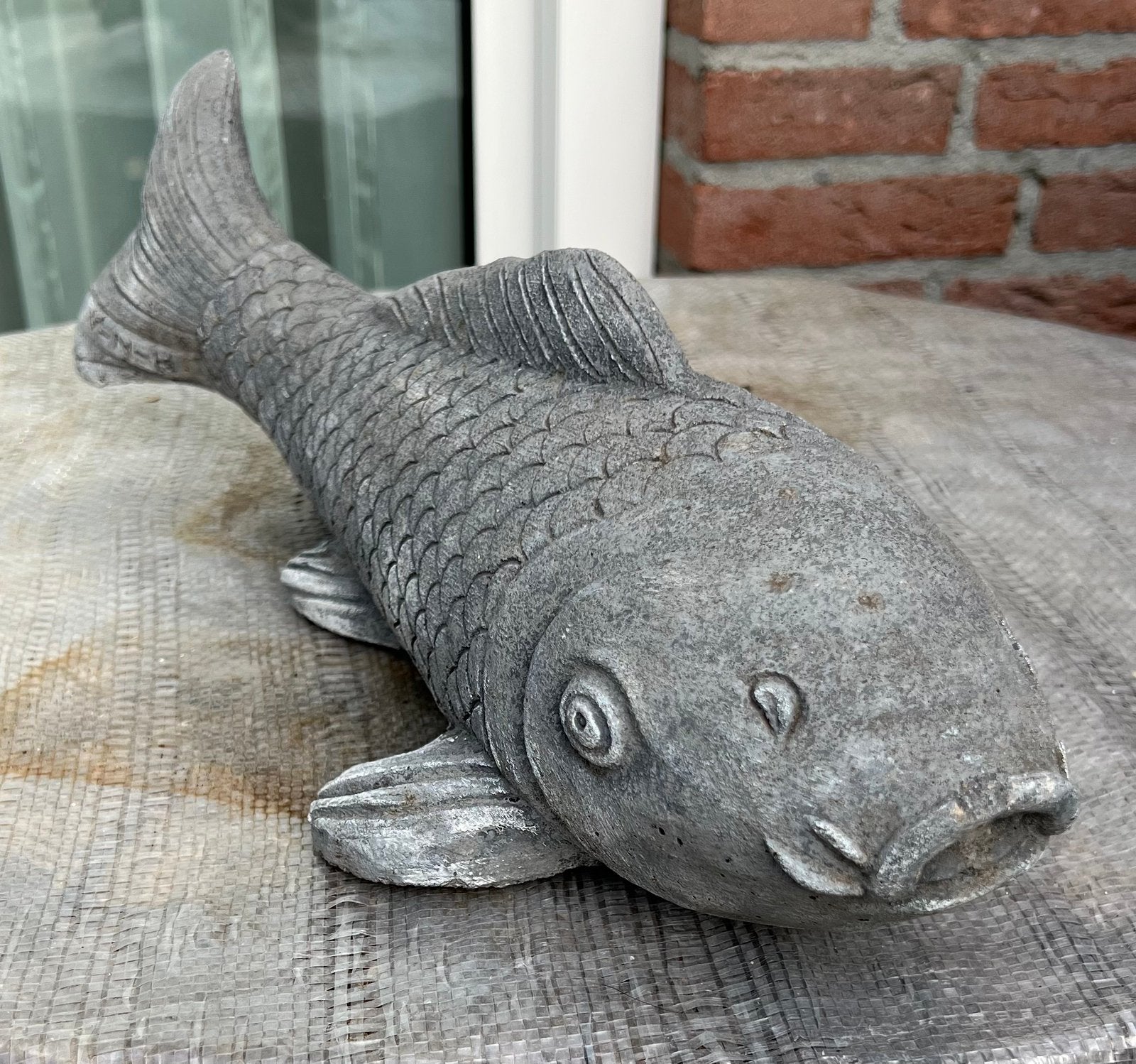 Decoratieve Koi Karper  Betonnen vis beeld, Ophalen, Zo goed als nieuw, Beton, Dierenbeeld