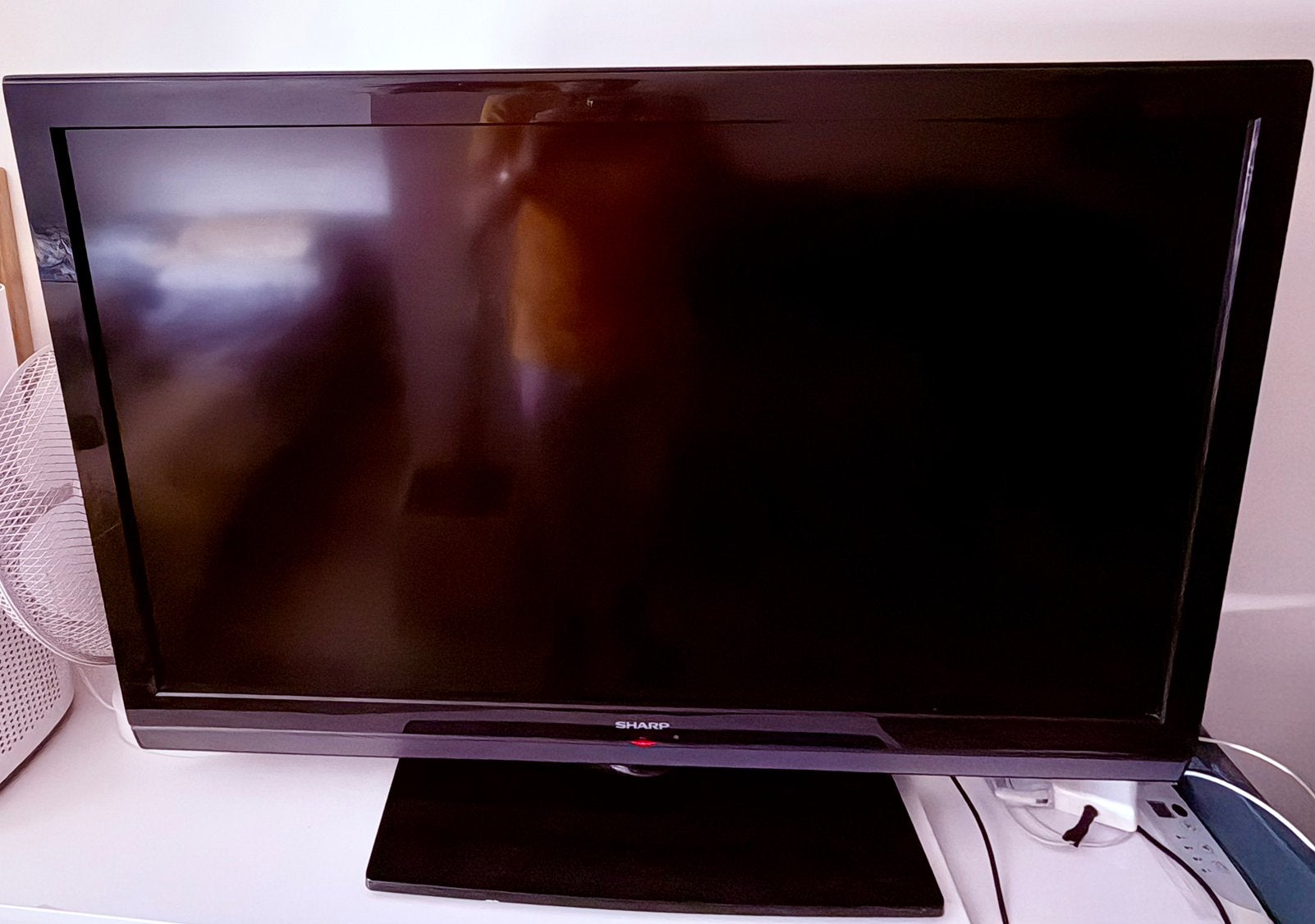 TV Sharp 46 inches, Ophalen, 50 Hz, Zo goed als nieuw, 100 cm of meer