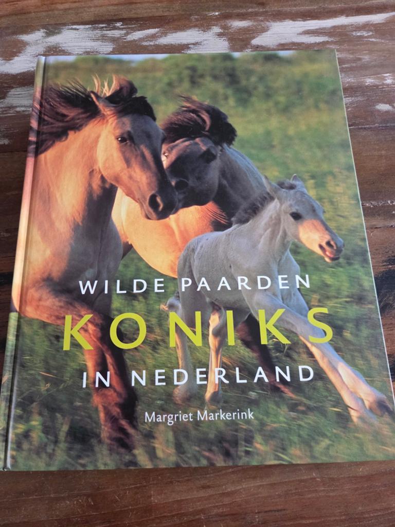 M. Markerink - Koniks, wilde paarden in Nederland, Ophalen of Verzenden, Zo goed als nieuw, M. Markerink