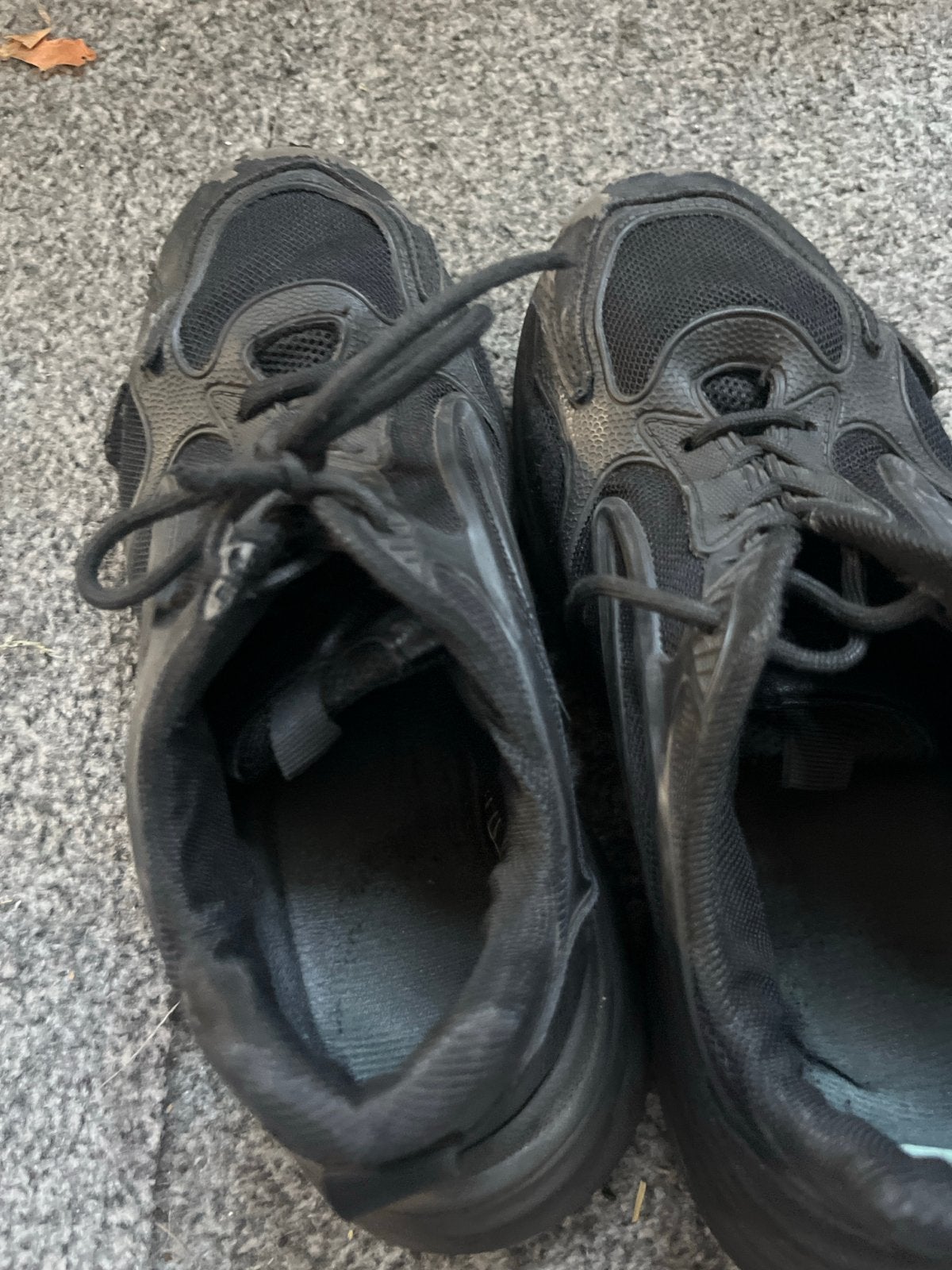 Zwarte sneakers, Ophalen, Gedragen, Zwart, Sneakers of Gympen