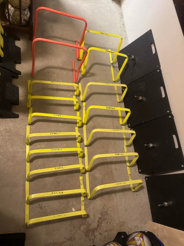 Set van 16 Cawila trainingshorden (geel en rood), Ophalen of Verzenden, Zo goed als nieuw