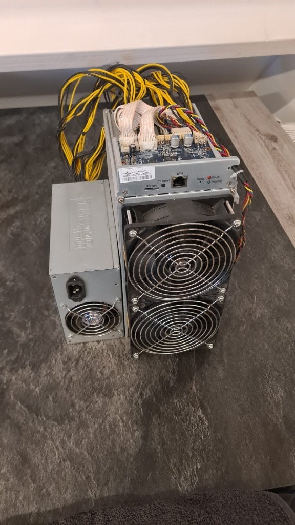 ANTMINER Z15 420Ksol/s Miner + Voeding, Ophalen of Verzenden, Gebruikt, Geperforeerd, Geperforeerd