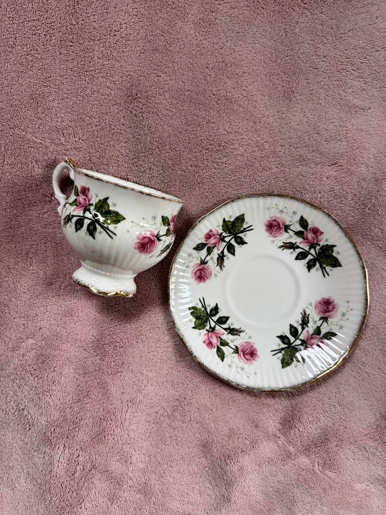 Elizabethan Fine Bone China Kop en Schotel - Rozen, Ophalen of Verzenden