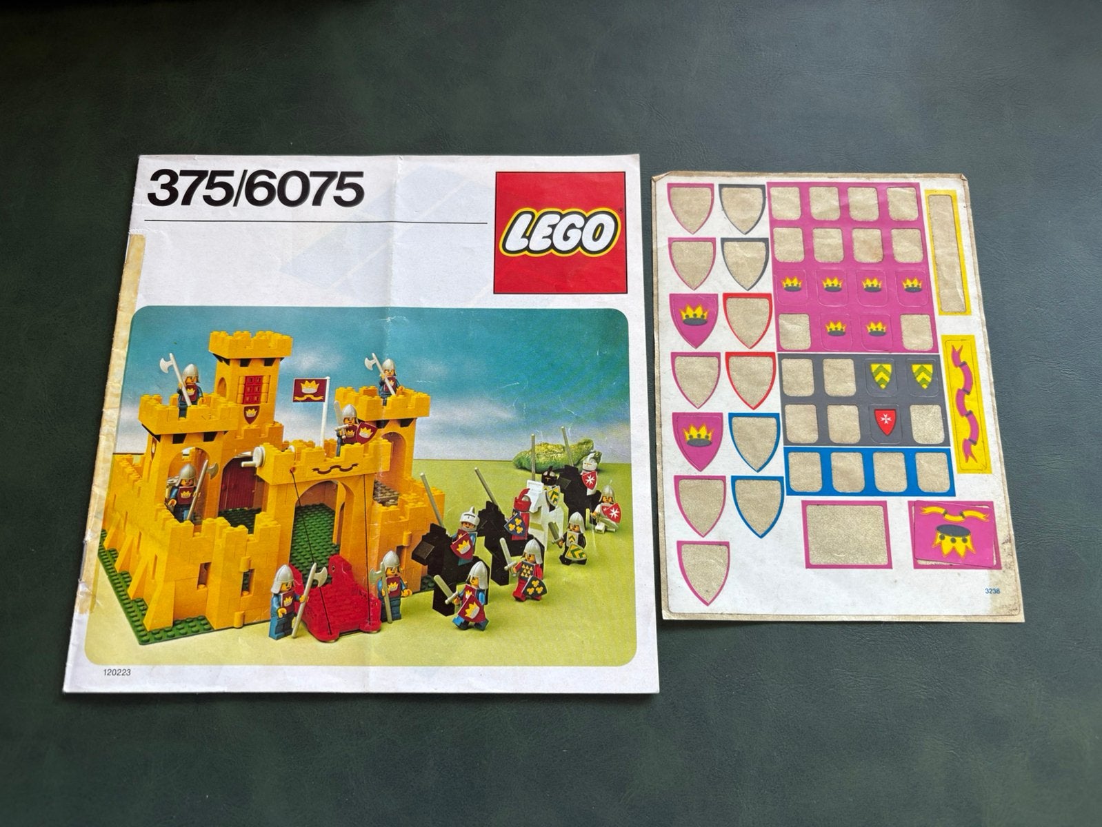 Lego instructie boekje met stickervel castle set 375, Lego, Lego, Verzenden, Zo goed als nieuw