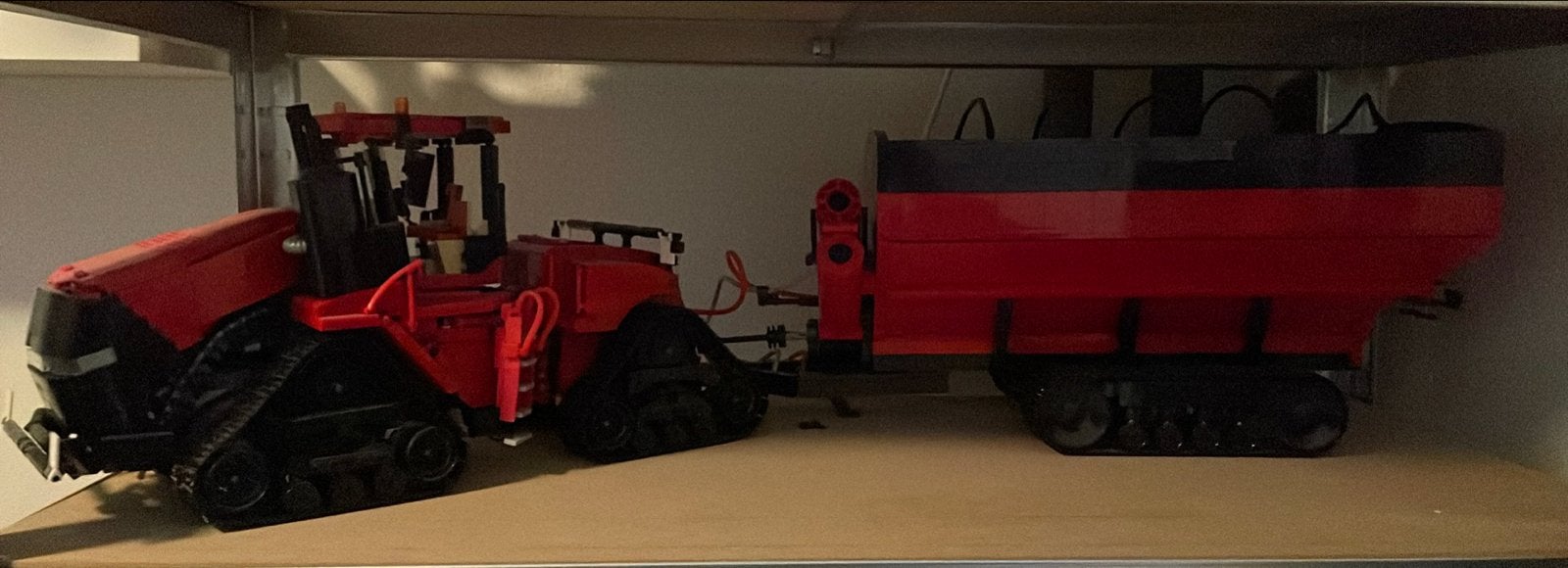 Mould King 18020 Case IH Quadtrac 600 met graanwagen