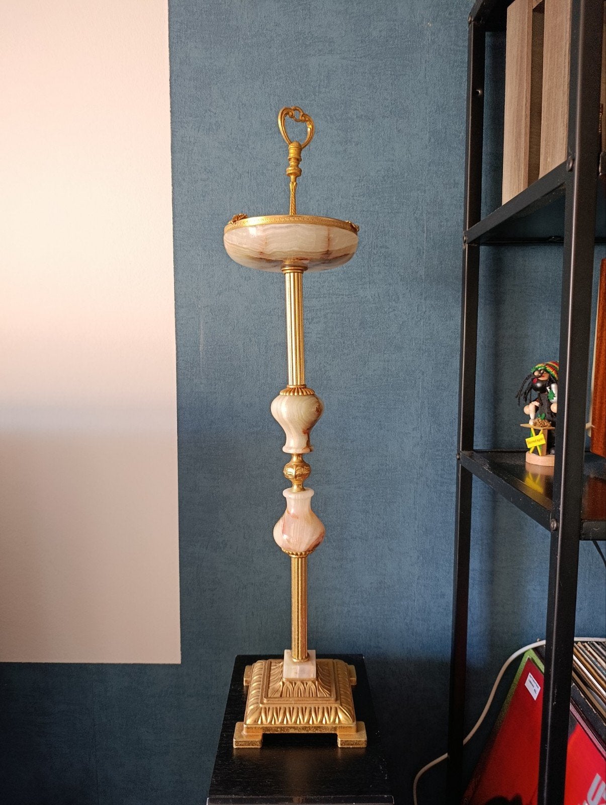 Prachtig brokanten asbak van steen , 84 cm hoog, Ophalen, Koper of Brons