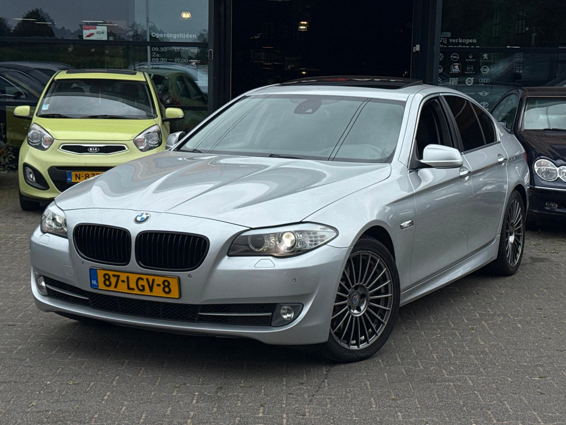 BMW 5-serie 550i High Executive SOFTCLOSE/DAKJE/LEDER/NAP/TO, Auto's, Automaat, Euro 5, Achterwielaandrijving, 2000 kg