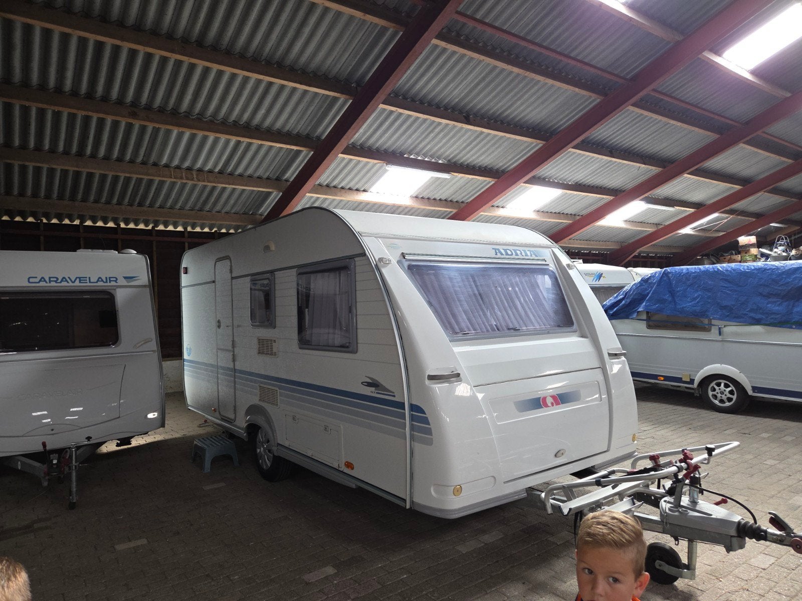 Adria adora 462 UB .,bj 2004 ,5 pers.,voortent, Caravans en Kamperen, Rondzit, Schokbreker, 750 - 1000 kg, Particulier