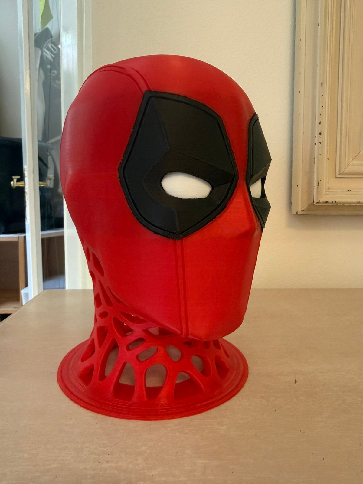 Deadpoole headset stand - Decoratie, Hobby en Vrije tijd, Kostuums, Theaterbenodigdheden en LARP, Ophalen of Verzenden, Nieuw