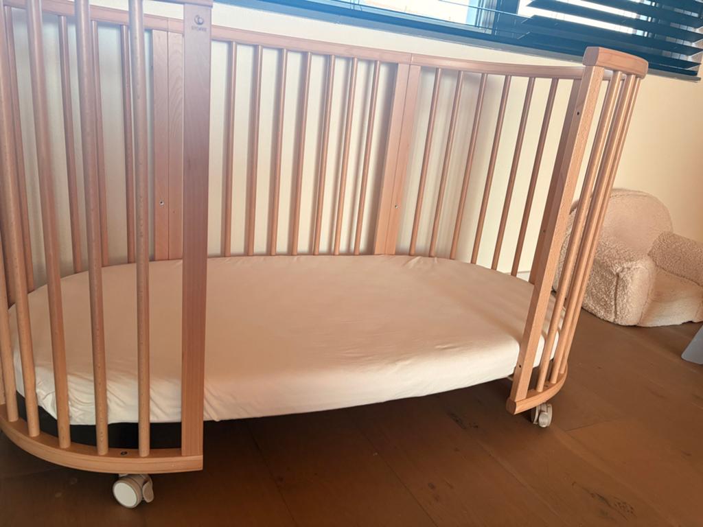 Stokke Sleepi - Natuurlijk Hout met matras en bed mesh, Ophalen of Verzenden, Zo goed als nieuw, Wieg