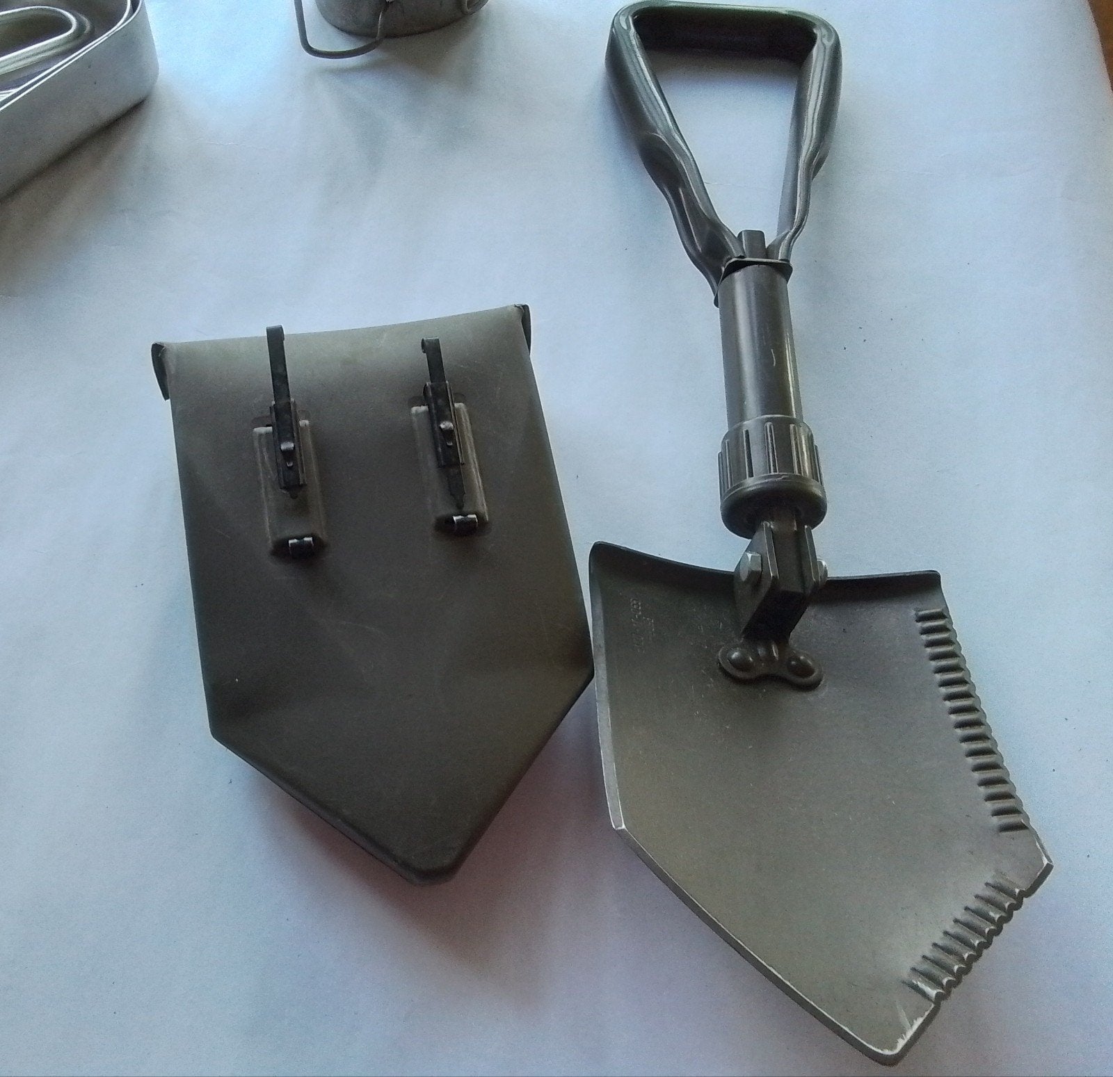 Militaire opvouwbare schep met holster, compact, Ophalen of Verzenden, Landmacht, Nederland