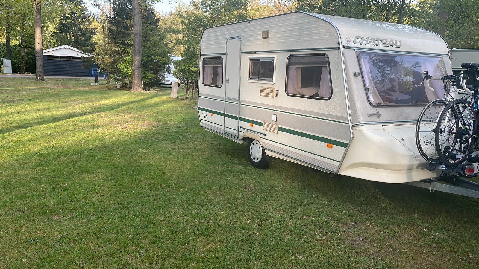 Nette lichtgewicht caravan chateau chiara 430, Chateau, Treinzit, 5 tot 6 meter, Tot en met 4