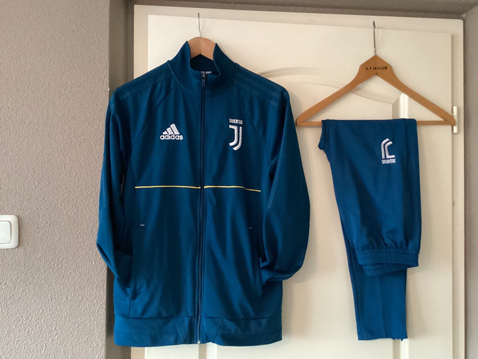 Prachtig trainingspak Adidas maat M te koop., Ophalen of Verzenden, Zo goed als nieuw, Blauw, Algemeen