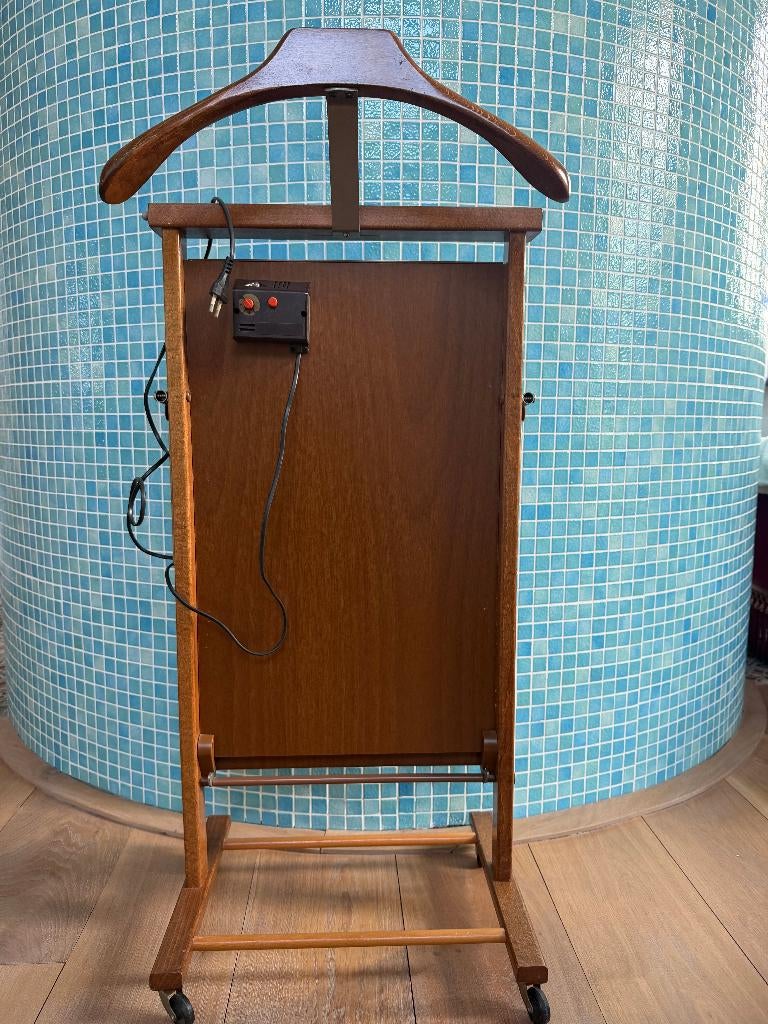 Fratelli Reguitti Vintage dressboy met broekenpers, Ophalen, Met wielen, Zo goed als nieuw