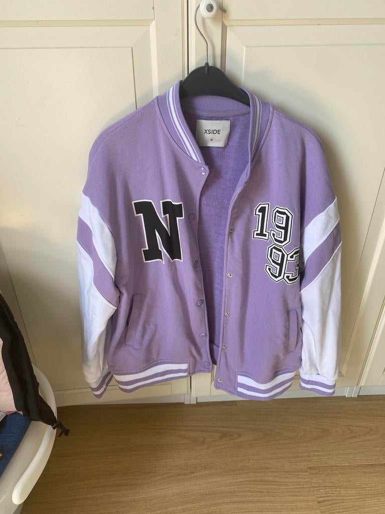 XSIDE Varsity Jacket Paars Maat M, Ophalen of Verzenden, Zo goed als nieuw, Maat 38/40 (M), Paars