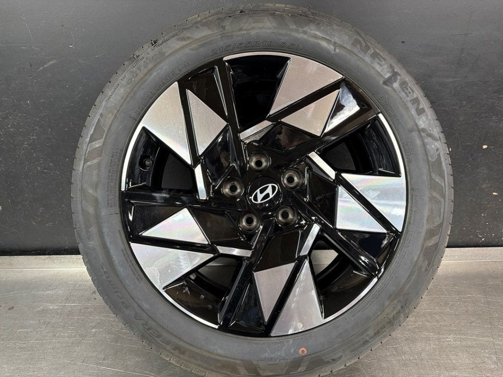 Velg + band Hyundai Kona (215-55-R18), Auto-onderdelen, 18 inch, Banden en Velgen, Ophalen of Verzenden, Personenwagen