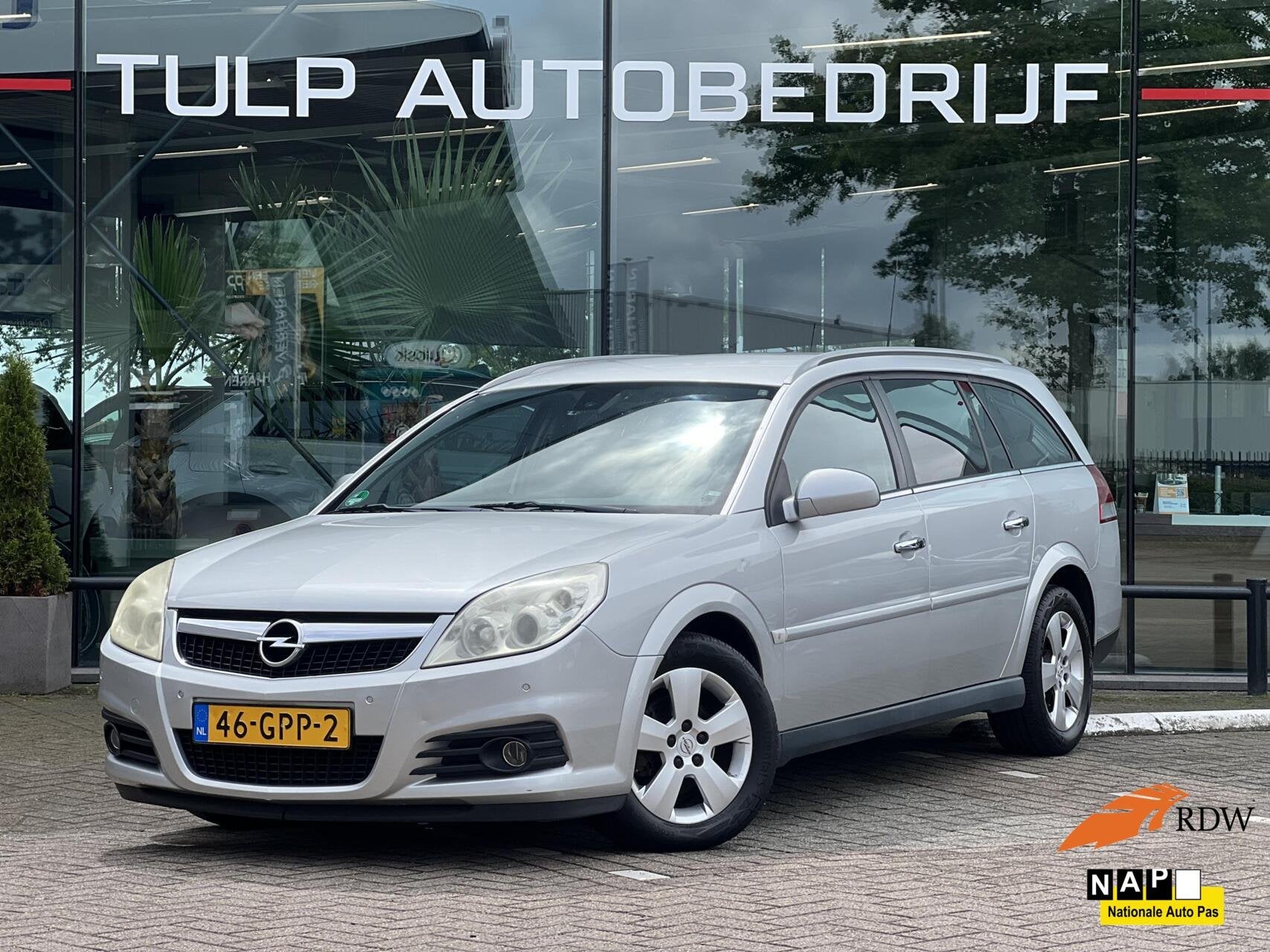 Opel Vectra Wagon 2.2-16V Executive Leder H&K Elektr.klep NA, Auto's, Opel, Automatische klimaatregeling, Gebruikt, Zwart, 4 cilinders