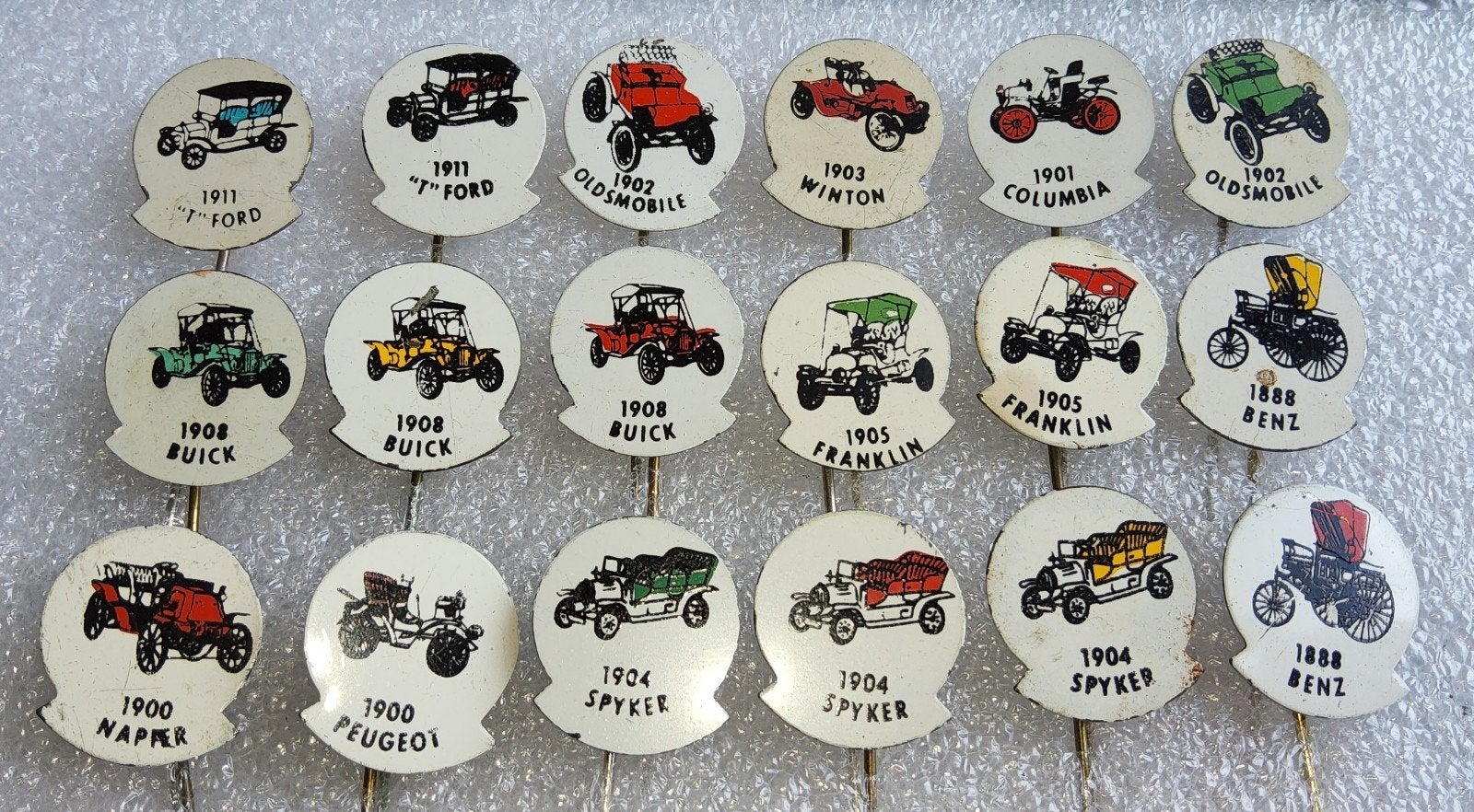 Set van 18 Vintage Speldjes met Oude Auto's - Verzameling, Ophalen of Verzenden, Gebruikt, Transport, Speldje of Pin