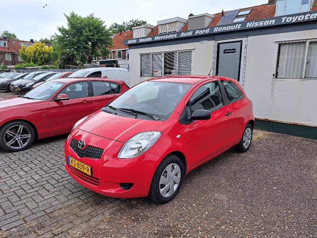 Toyota Yaris 1.0 12V Vvt-i 3DR Terra 2006 Rood, Voorwielaandrijving, 40 €/maand, 750 kg, Bedrijf